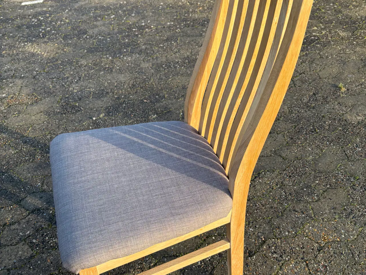 Billede 1 - Spisebordsstole i Egetræ sæbehandlet