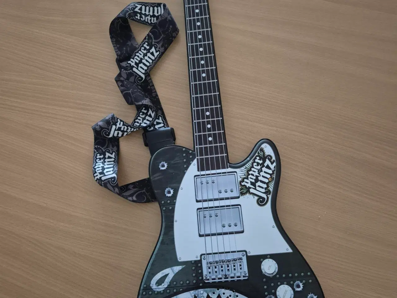Billede 1 - Paper Jamz legetøjsguitar