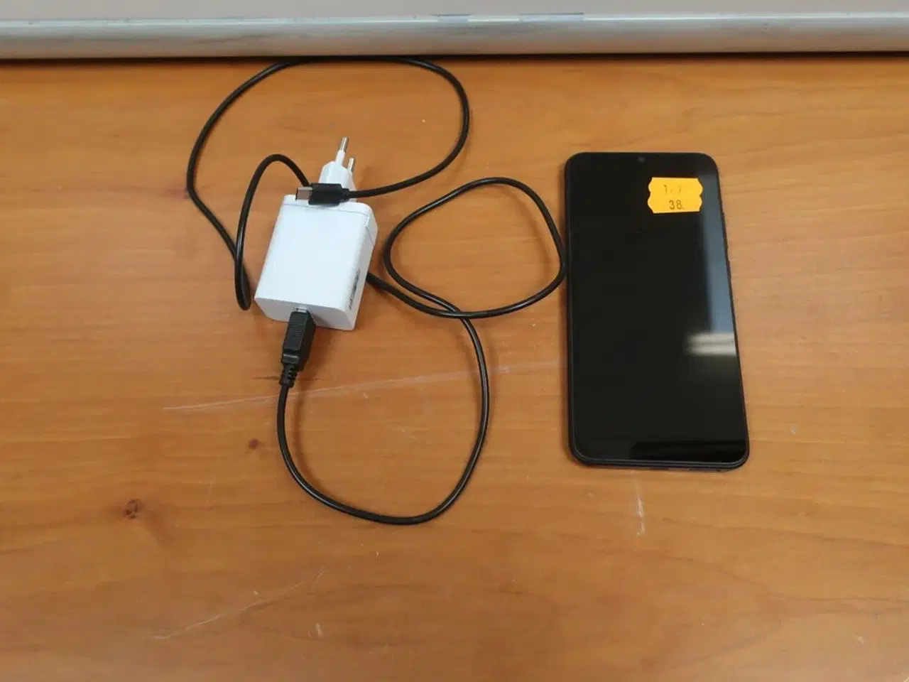 Billede 1 - Mobiltelefon, REDMI M2006C3L m. lader