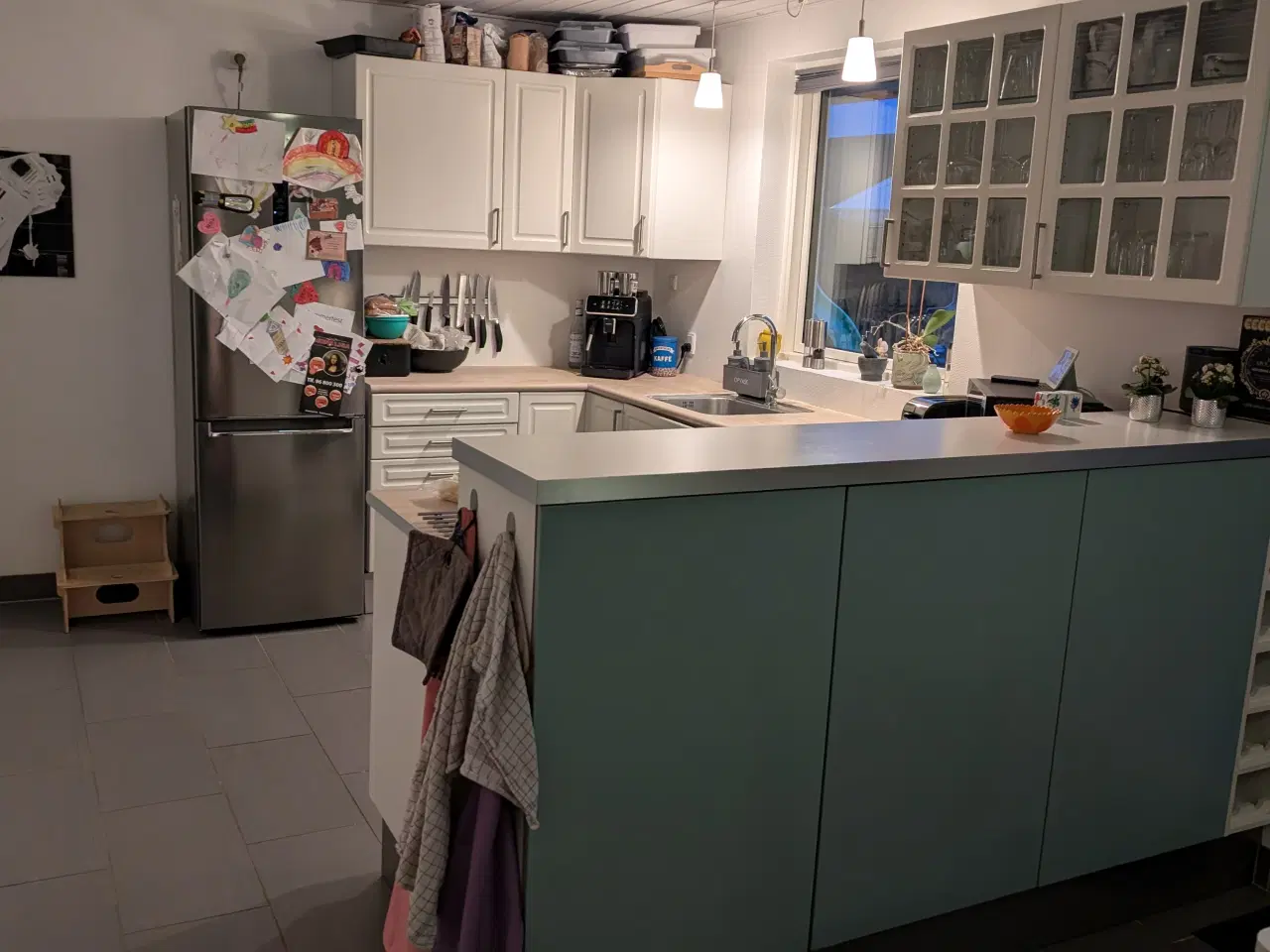 Billede 1 - Køkken sælges med ovn og induktionskogeplade