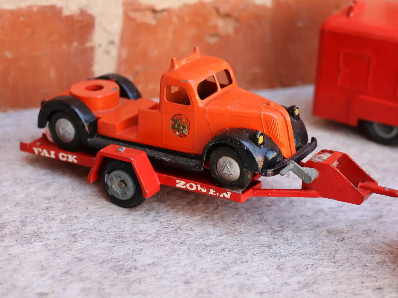 Billede 6 -  4 Stk Gl Tekno udryknings lastbiler + autotrailer