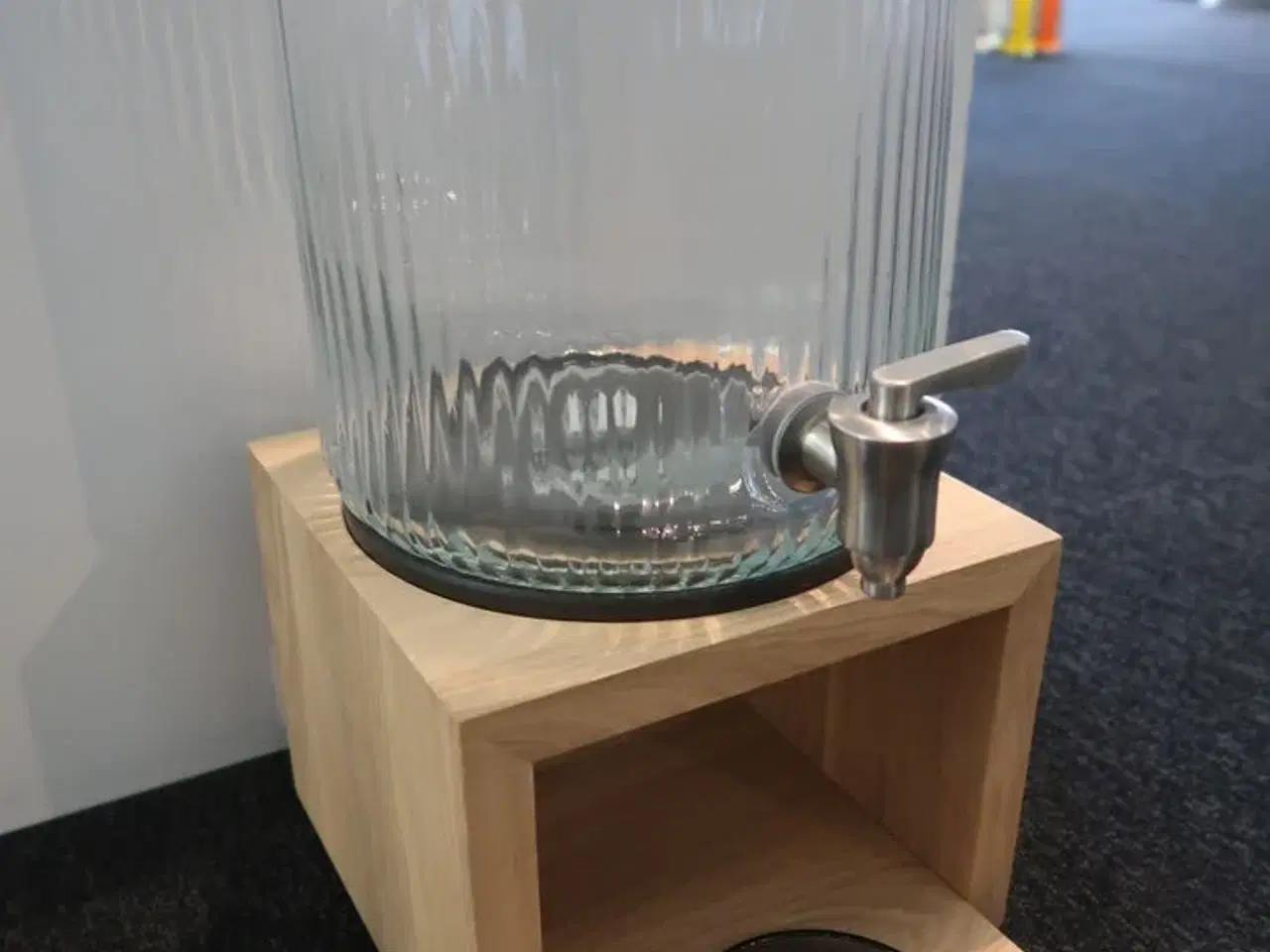 Billede 1 - Saftdispenser