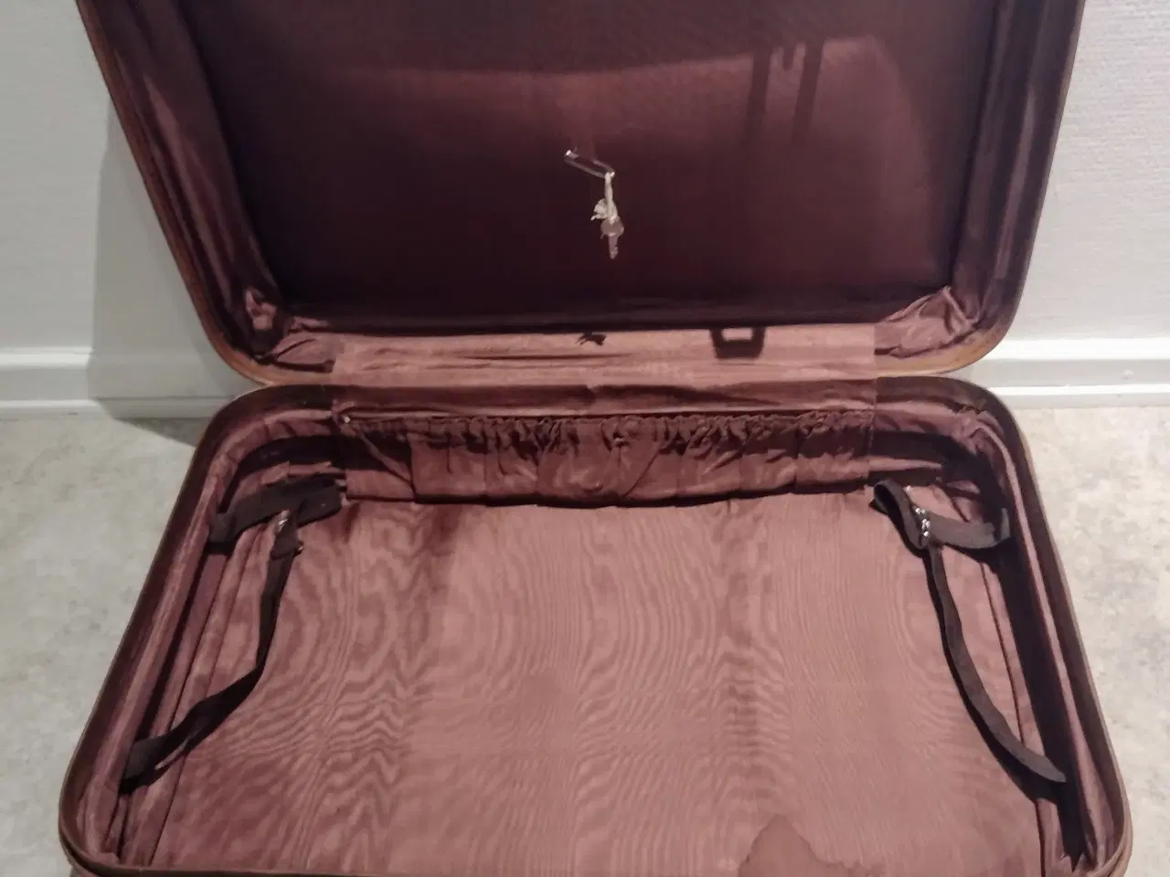 Billede 5 - Brun læder kuffert 