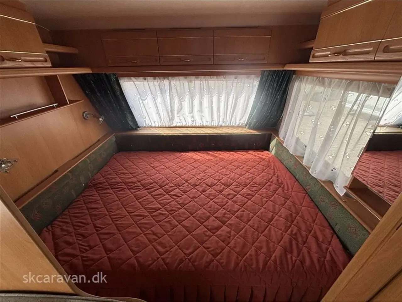 Billede 2 - 2002 - Adria Unica B Exclusive 462 PH   Pæn og velholdt campingvogn