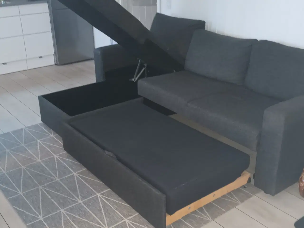 Billede 3 - Sovesofa + tæppe