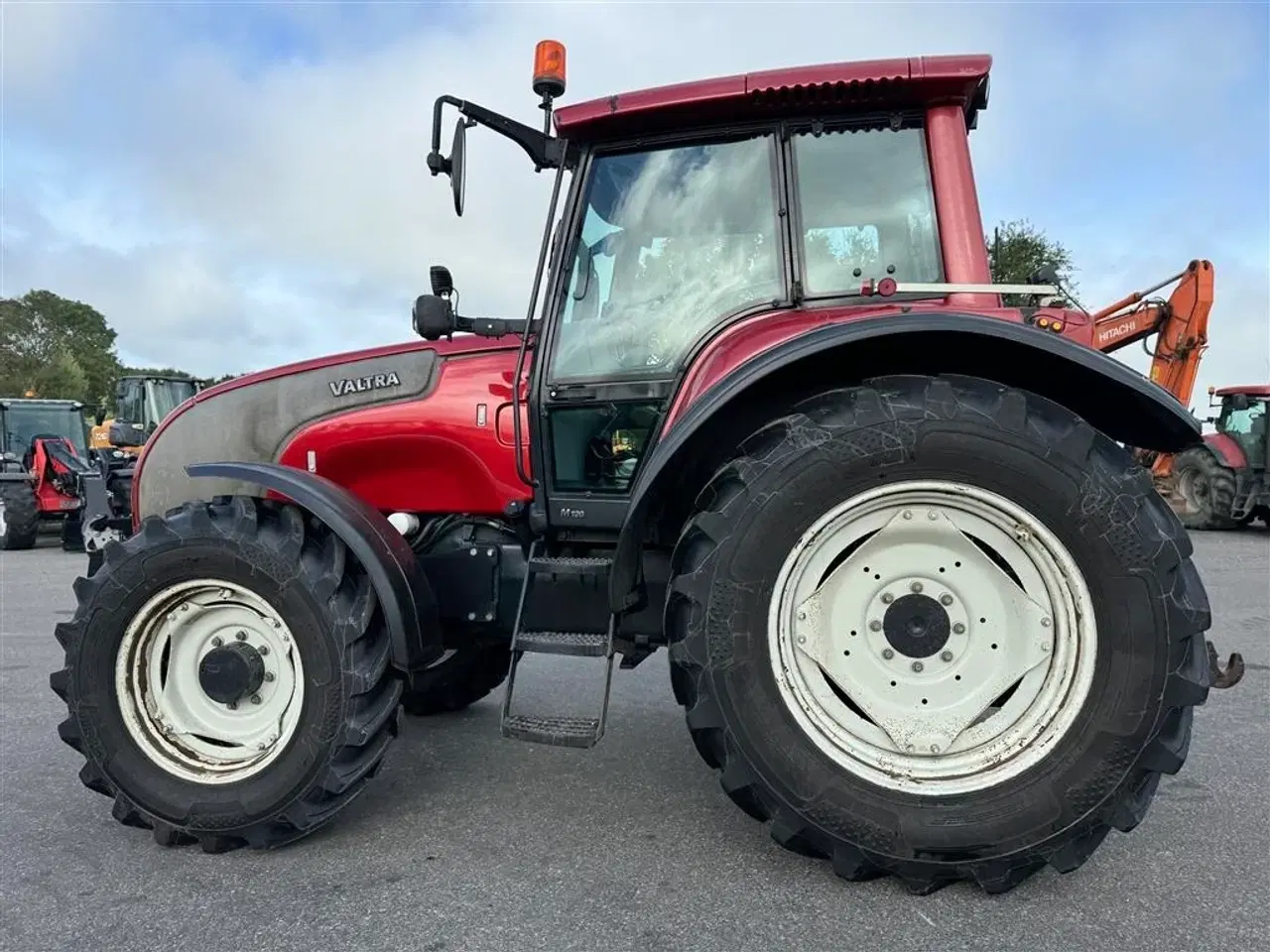 Billede 4 - Valtra M120 KUN 3800 TIMER OG NÆSTEN NYE DÆK!