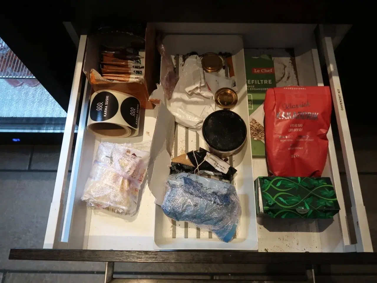 Billede 9 - 2 stk. Skabe med indhold