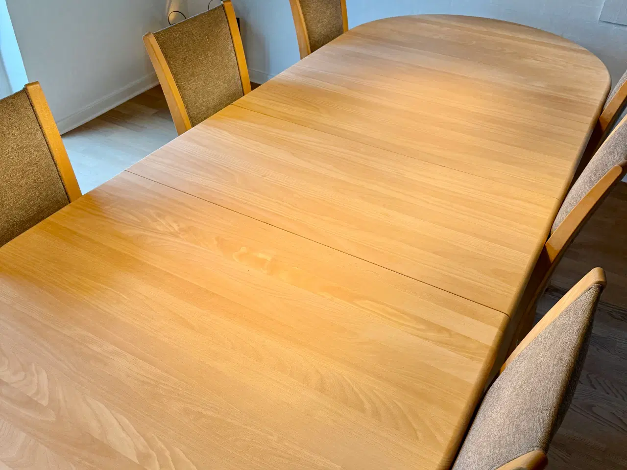 Billede 4 - Velholdt Skovby spisebord og stole sælges