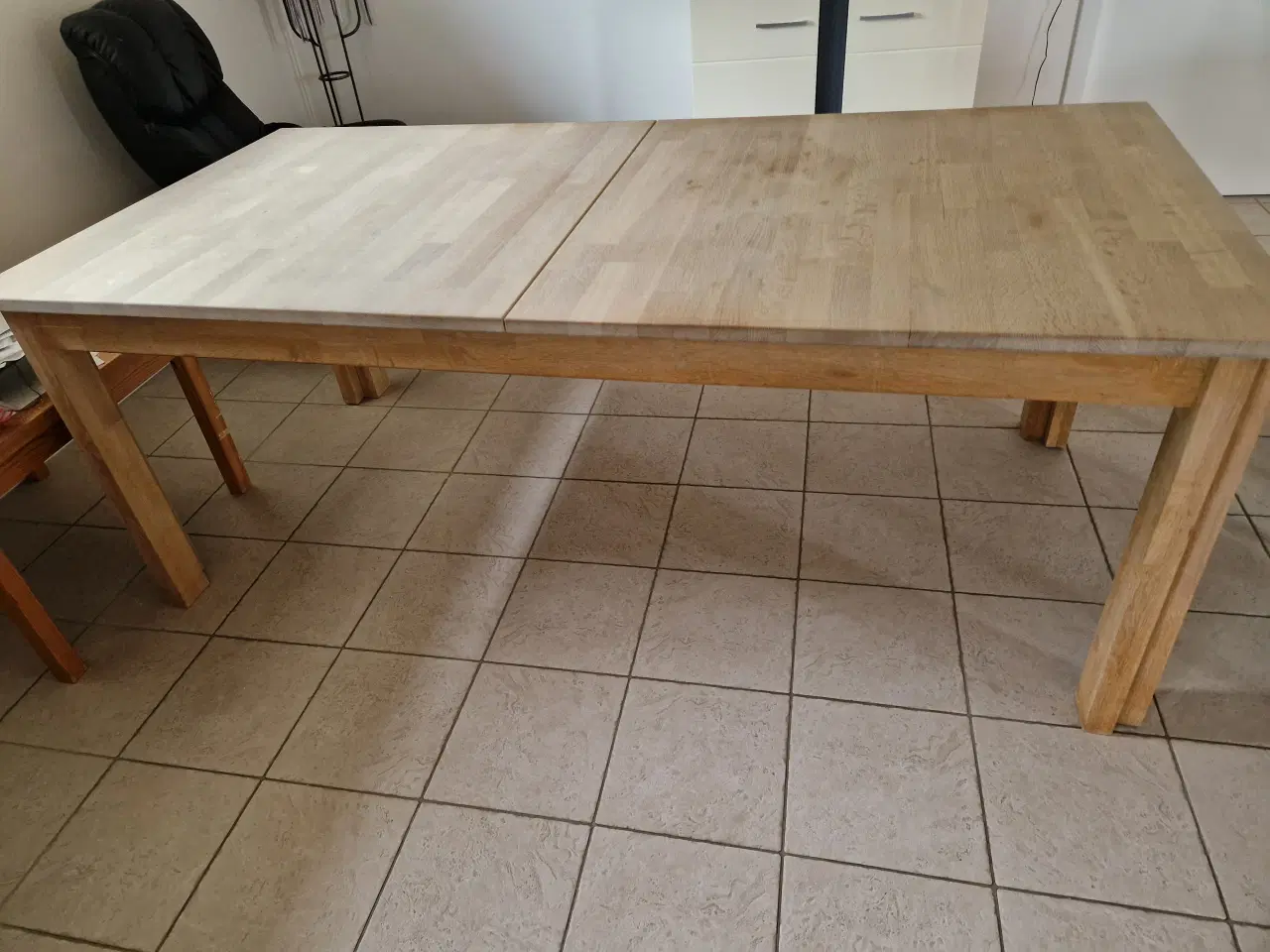 Billede 1 - Spisebord i massiv eg