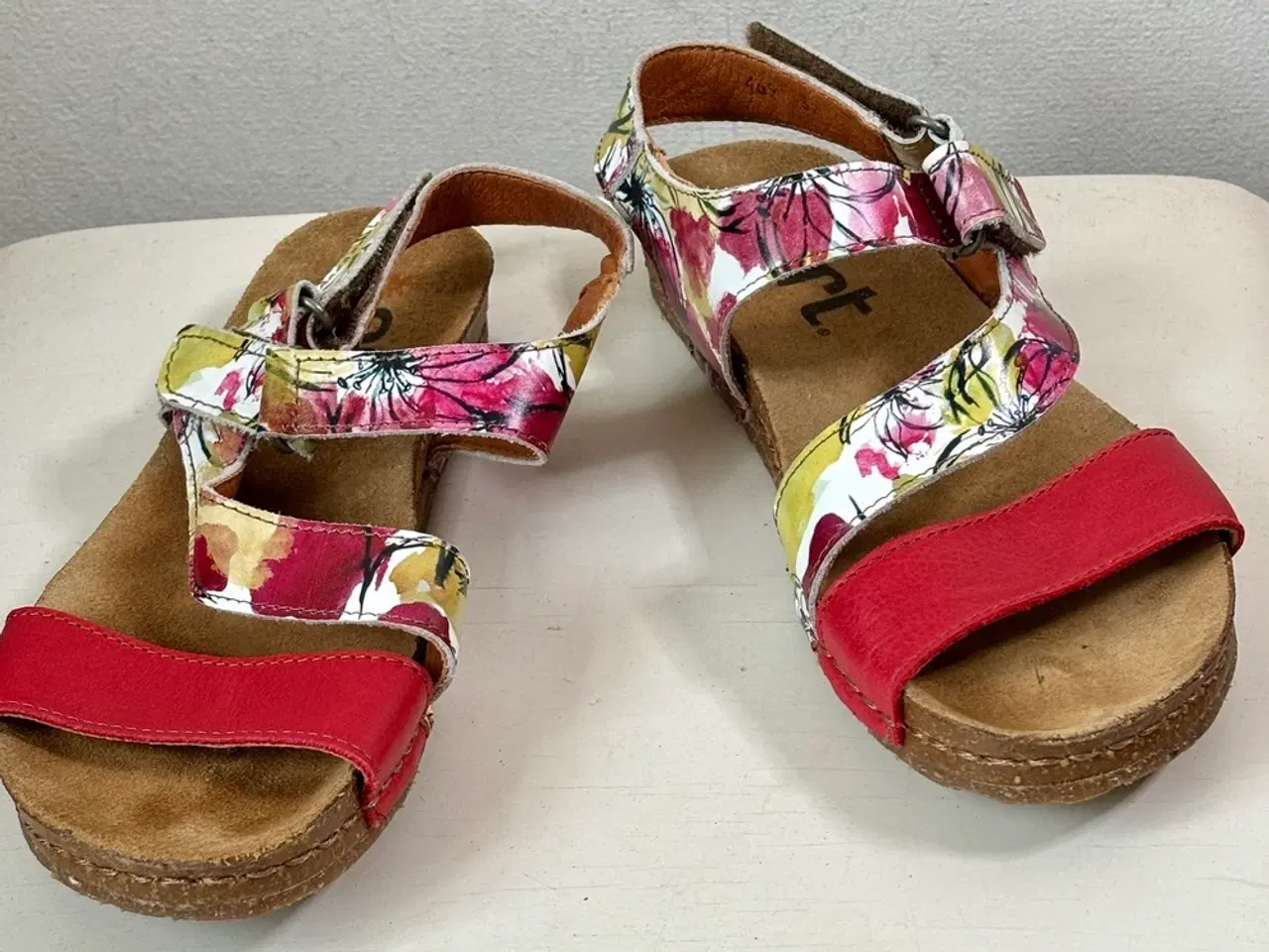 Billede 2 - Art*, røde/blomstrede sandaler, str 37