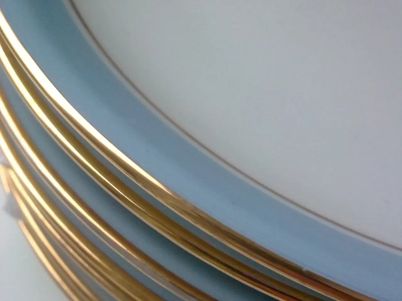 Billede 1 - Lyseblå- og guldkant æbleskiver DK vintage SÆT