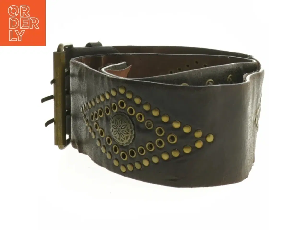 Billede 2 - Læderbælte med nitter (str. 106 cm)