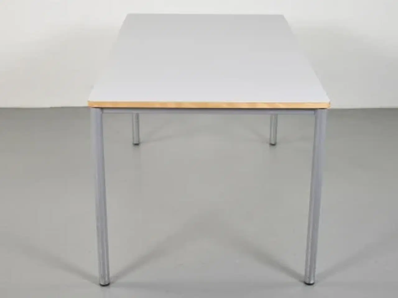 Billede 4 - Kantine-/mødebord med grå plade og alufarvet stel