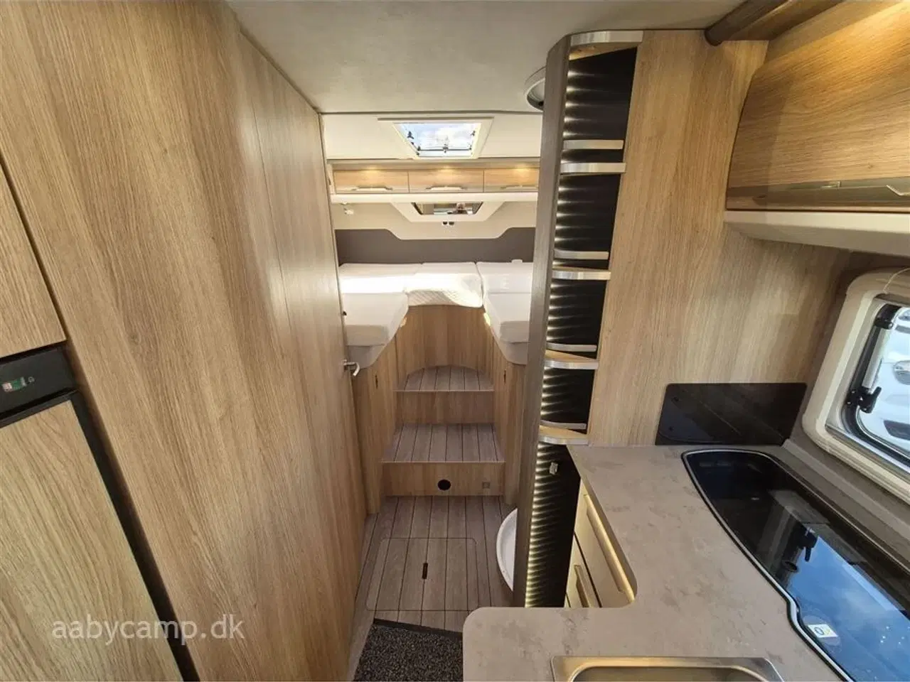 Billede 15 - 2019 - Knaus Sky I 700 LEG   Automatgear. markise. solceller. batterier. Elektrisk  indgangstrin. TV.  Egoist model Uden sænkeseng i forenden!!  Bemærk 3850 Kg. total.