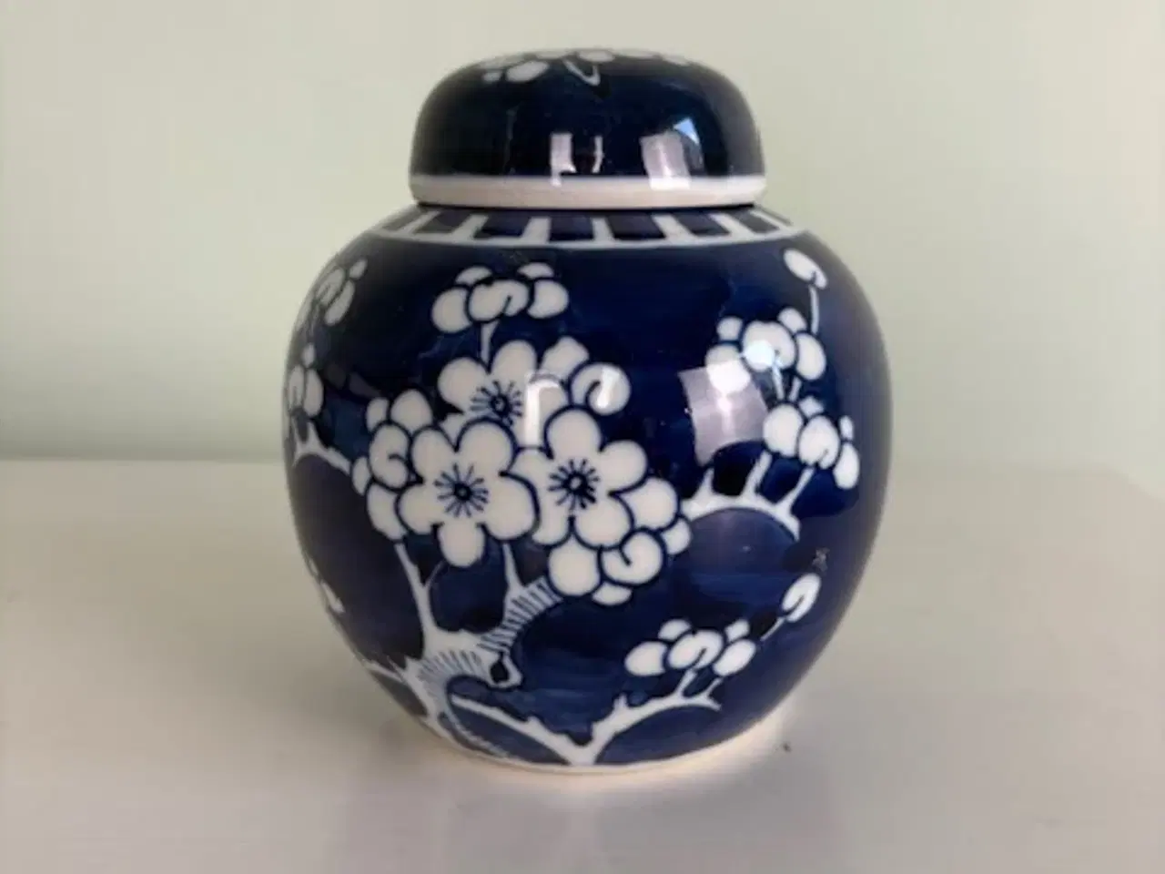 Billede 1 - Kinesisk ingefærkrukke i blå og hvid porcelæn med 