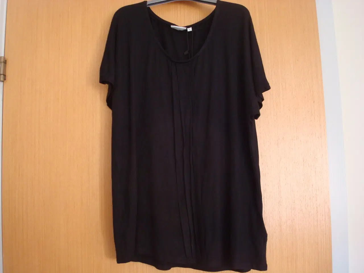 Billede 1 - NY sort t-shirt str. L