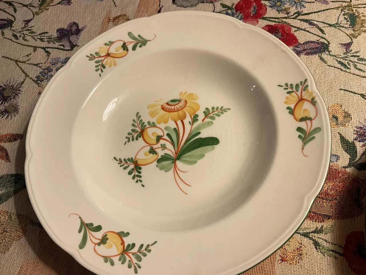 Billede 2 - 4 flade tallerkener og 2 dybe i Maj - Aluminia