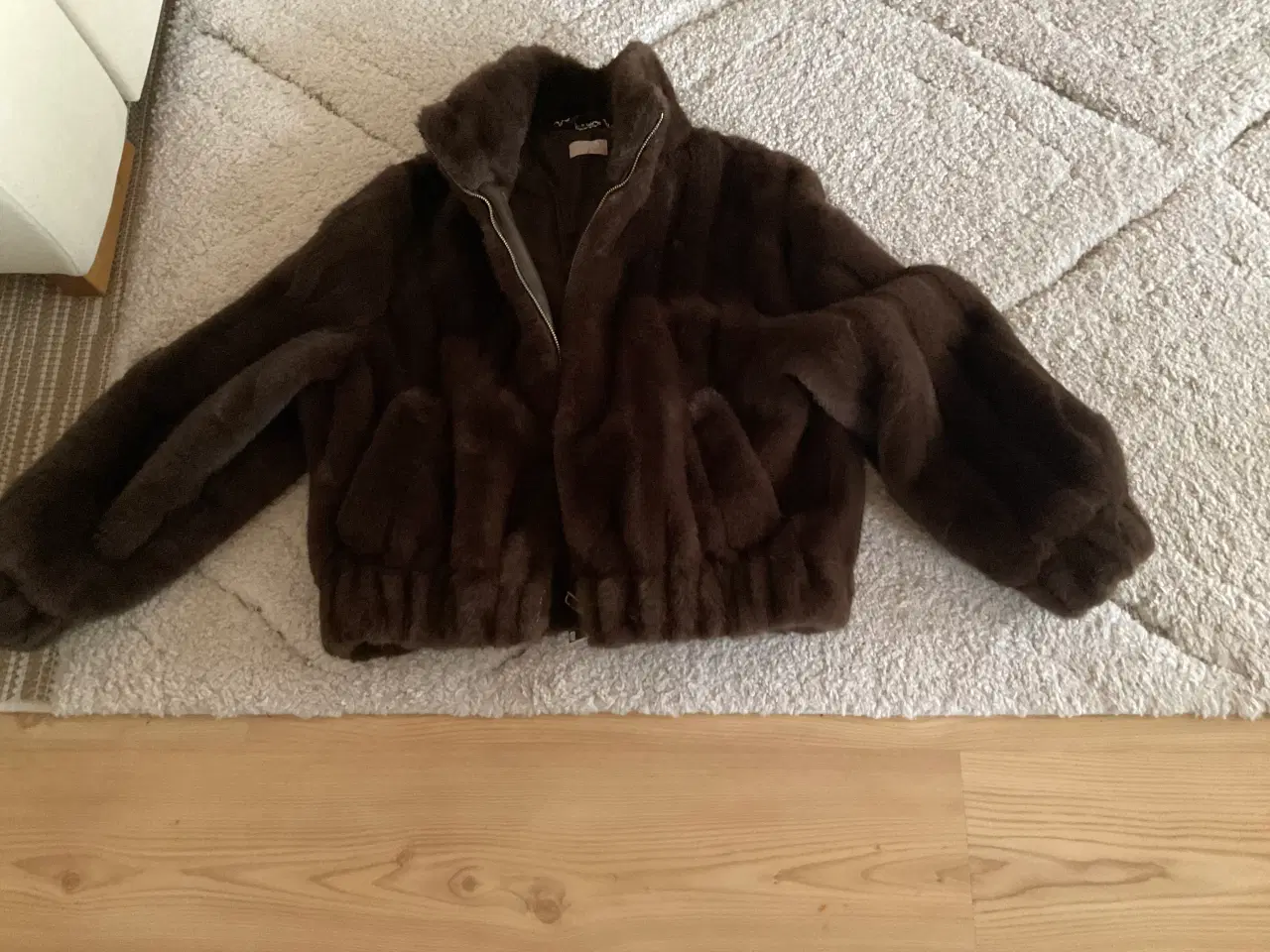 Billede 2 - Ny kunstig pels jakke