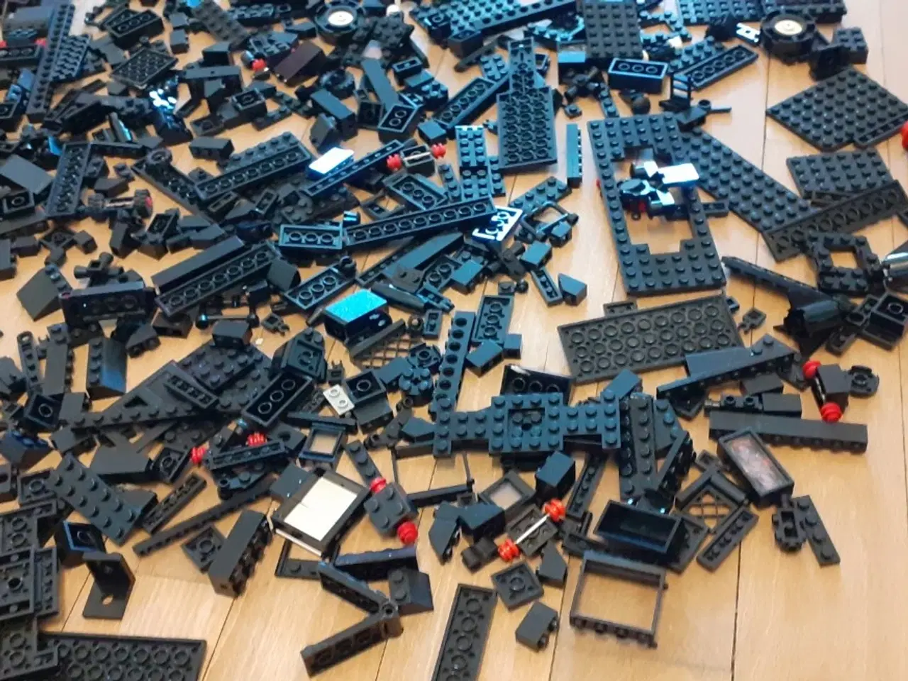 Billede 4 - LEGO 600 stk sorte div. klodser (Fra 70´er & 80´er
