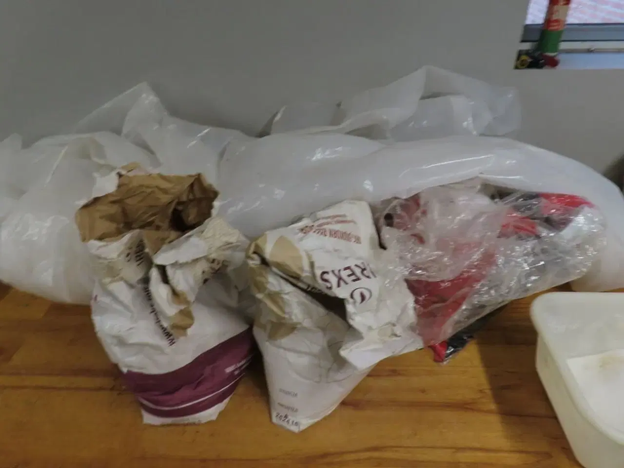 Billede 7 - Arbejdsbord med indhold