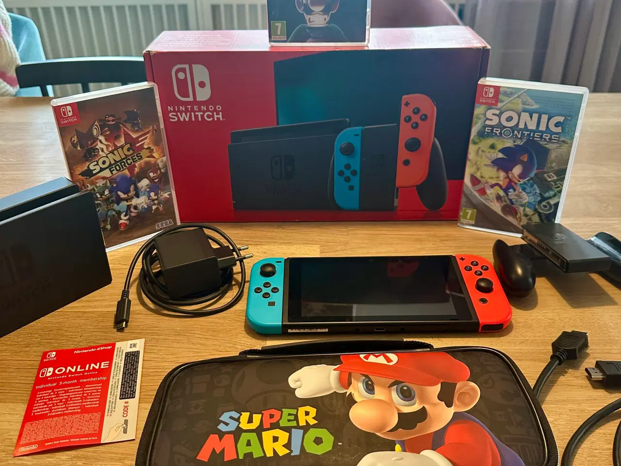 Billede 1 - Nintendo switch med 3 spil, Mario cover og abo.