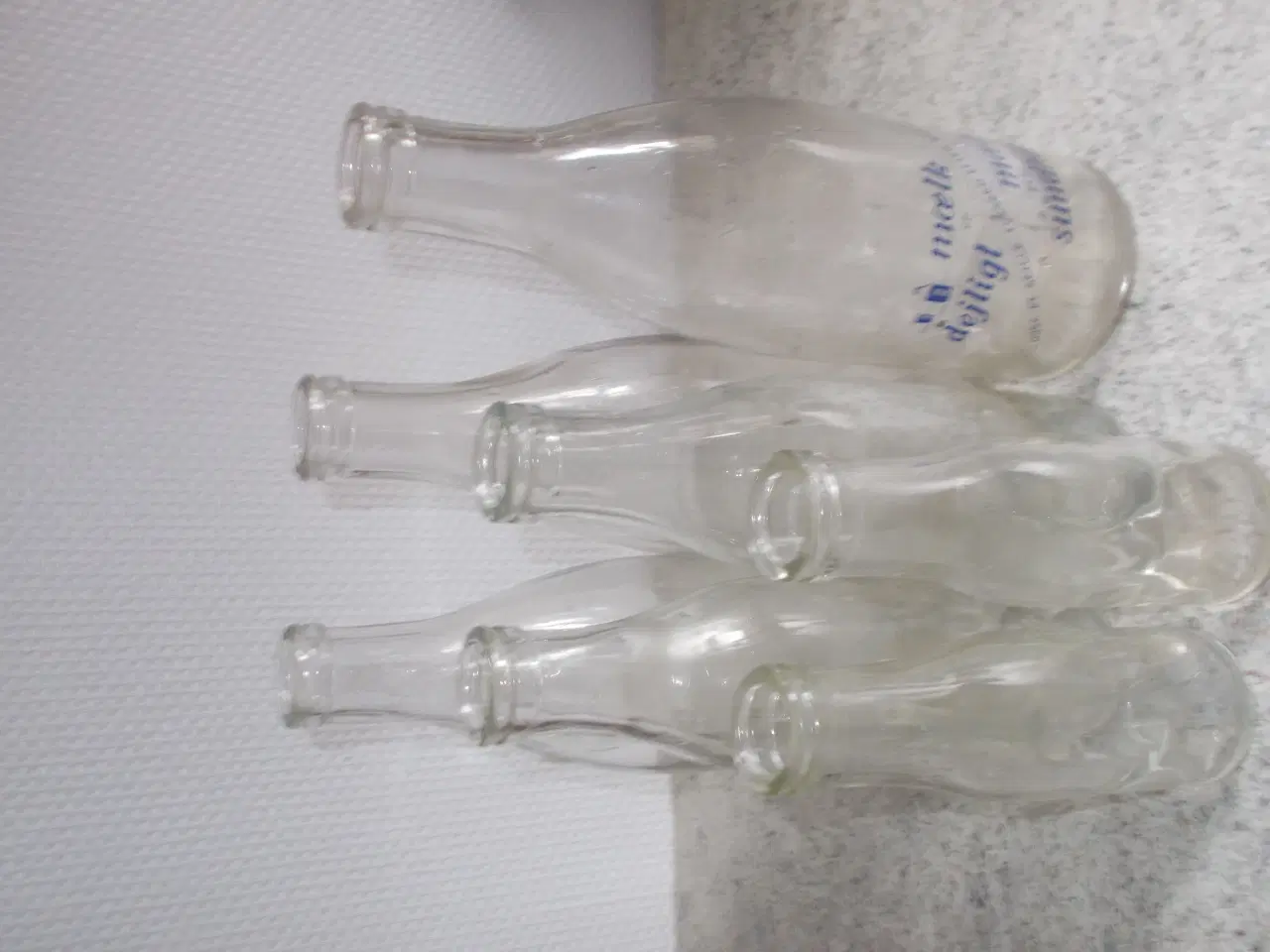 Billede 1 - klare mælkeflasker