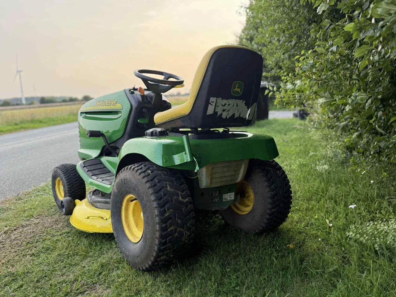 Billede 4 - John Deere LT170 – 16 hk V-Twin havetraktor (2005)