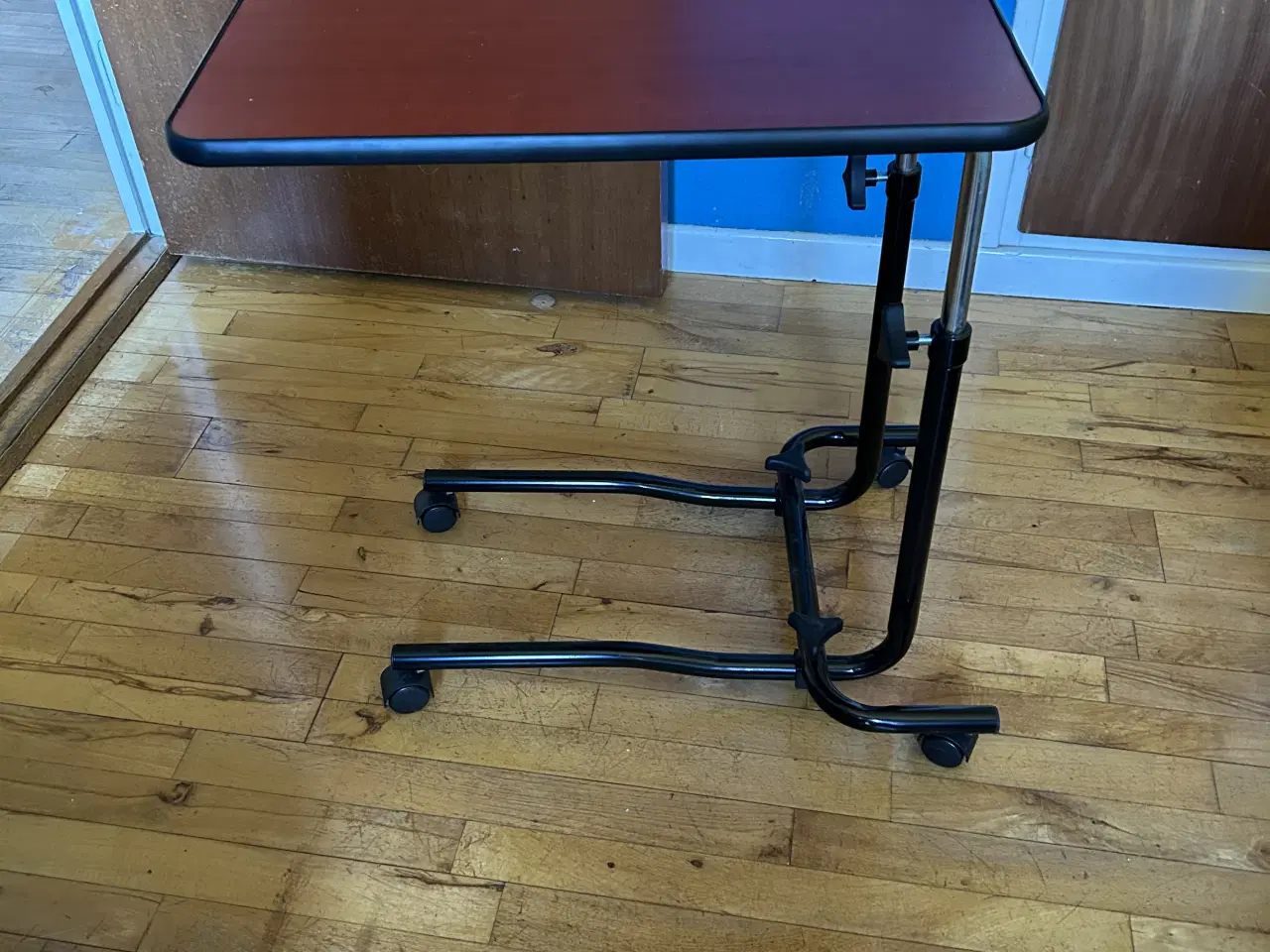 Billede 1 - Sengebord på hjul