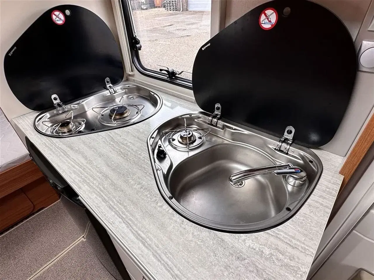 Billede 8 - 2014 - Adria Adora 563 PU   Fritstående queen seng