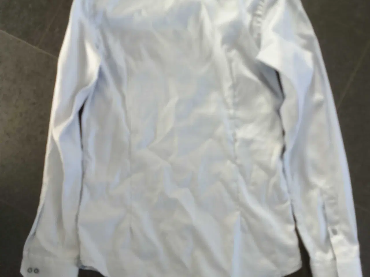 Billede 2 - Lækker skjorte fra XO Sand str 39 