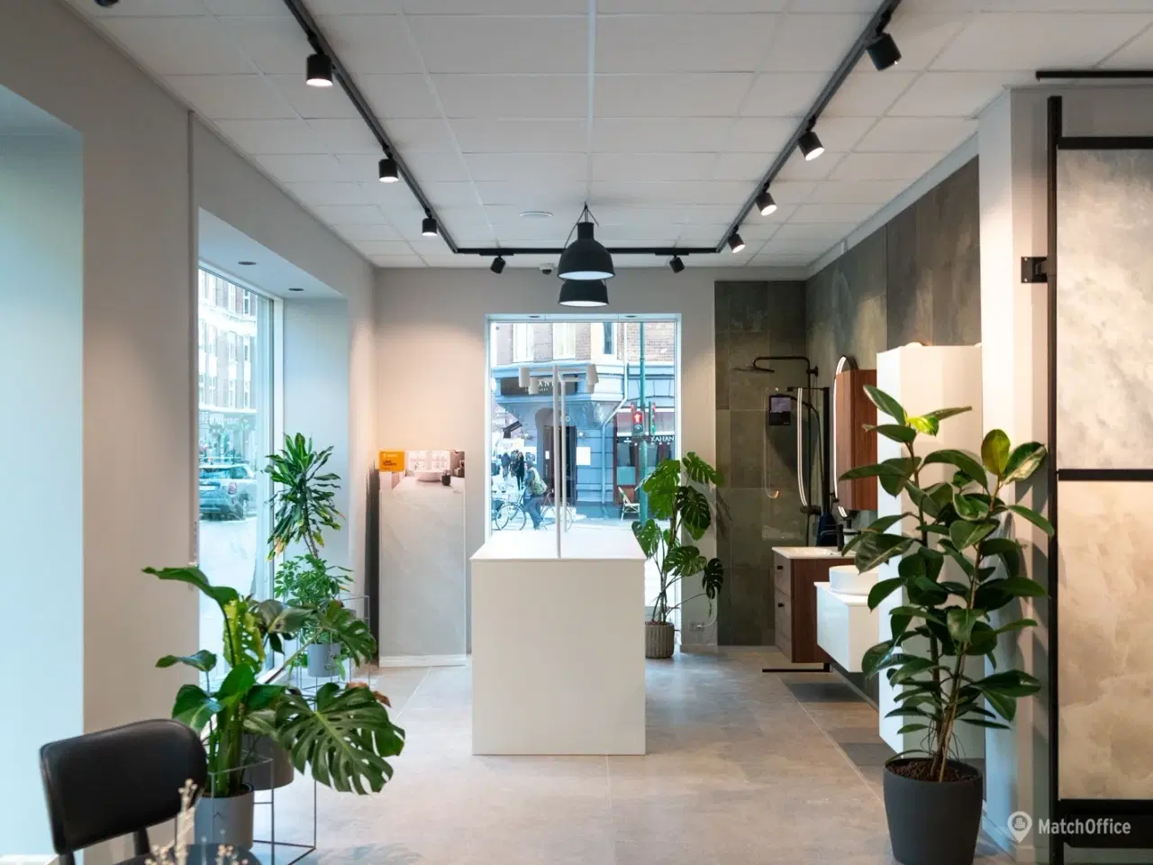 Billede 3 - SÆLGES: Stilren erhvervsandel med markant hjørneplacering og højt afkast – midt på Frederiksberg