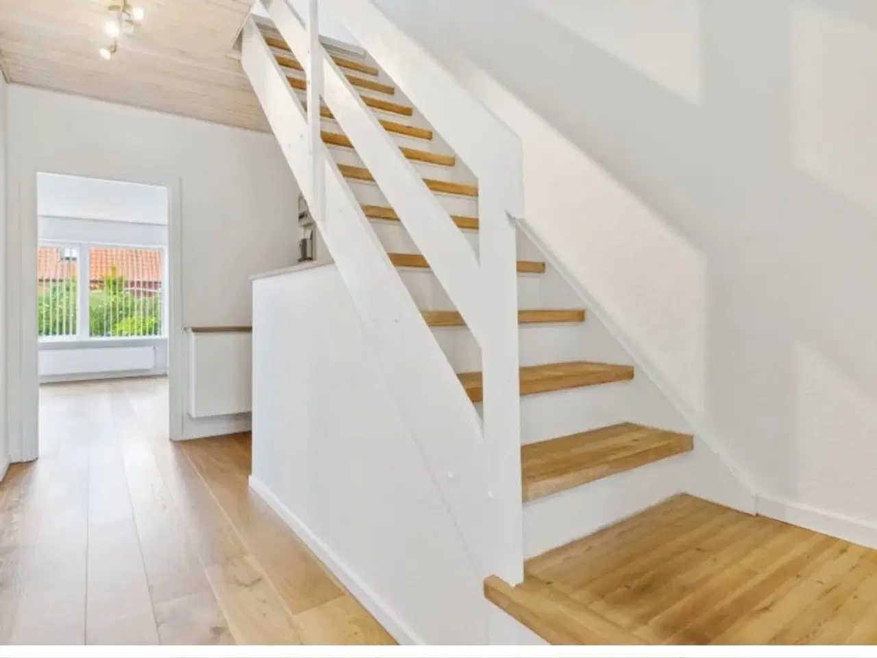 Billede 10 - Flyt direkte ind! Totalistandsat rækkehus i