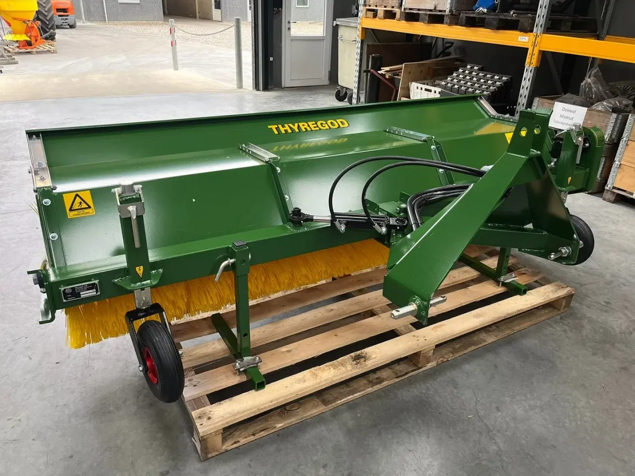 Billede 15 - Thyregod TK 2800 med nylon børster og hydraulisk sving. brede 2800 og feje brede 2500