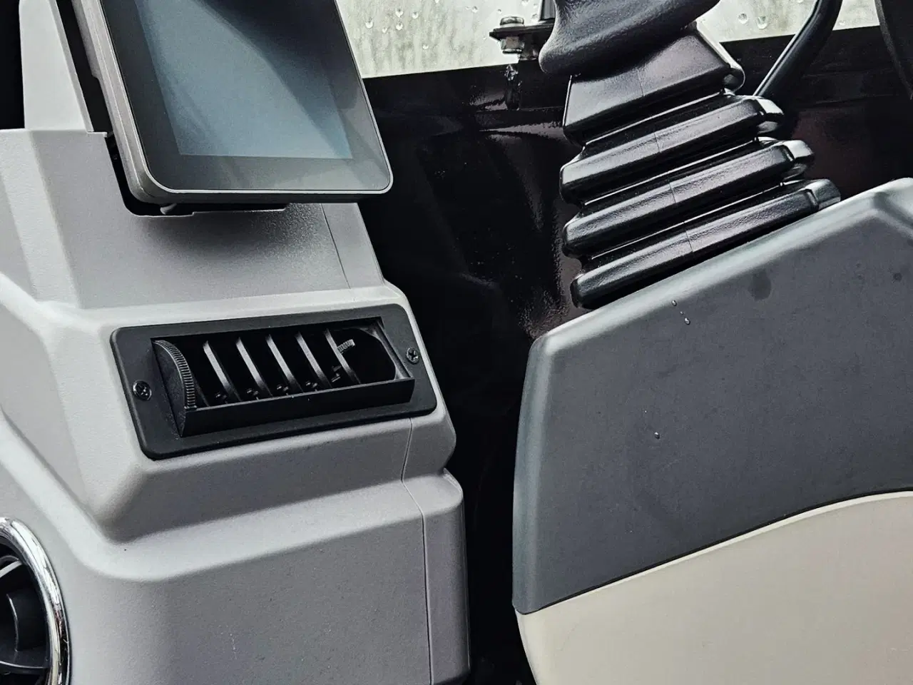 Billede 18 - MOLE M60 / Engcon rotortilt og skovlpakke / 6 tons / fabriksny