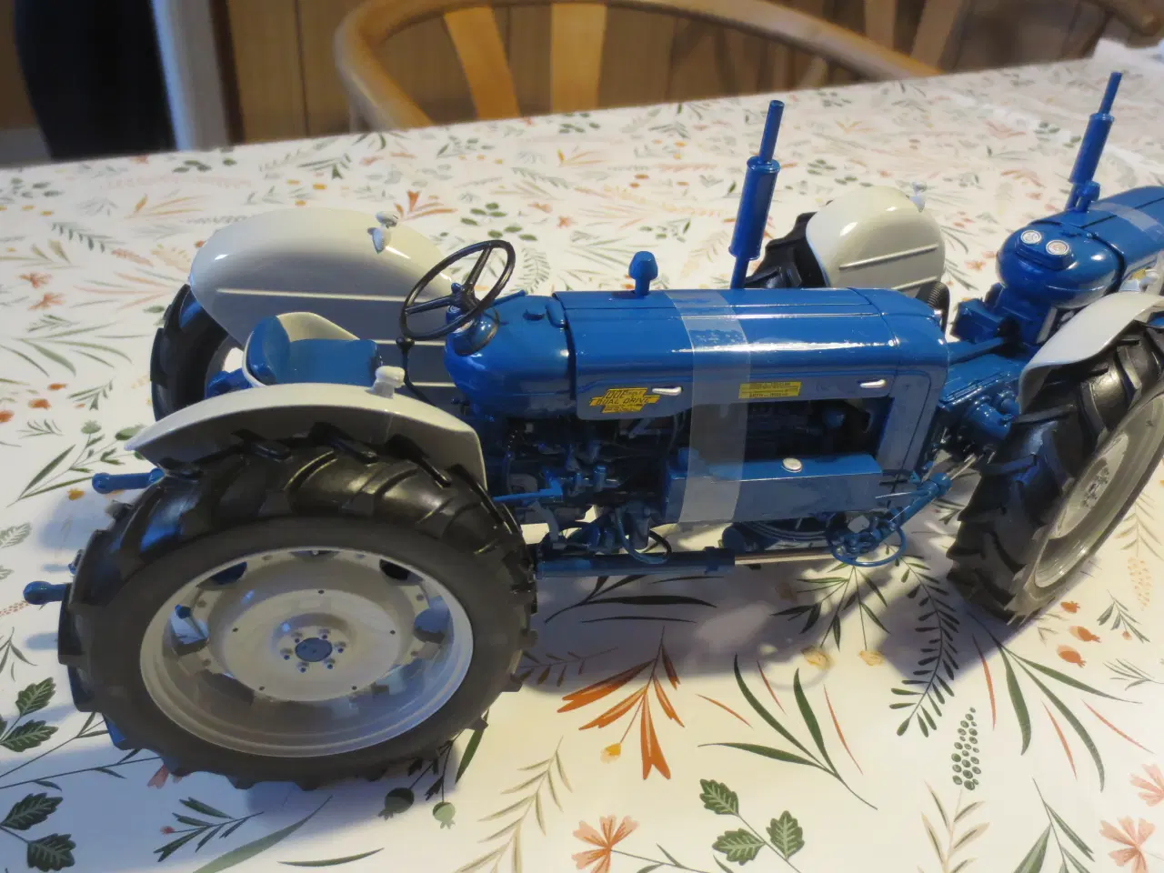 Billede 4 - 1 stk Modeltraktor Fordson Super Major Tandem 