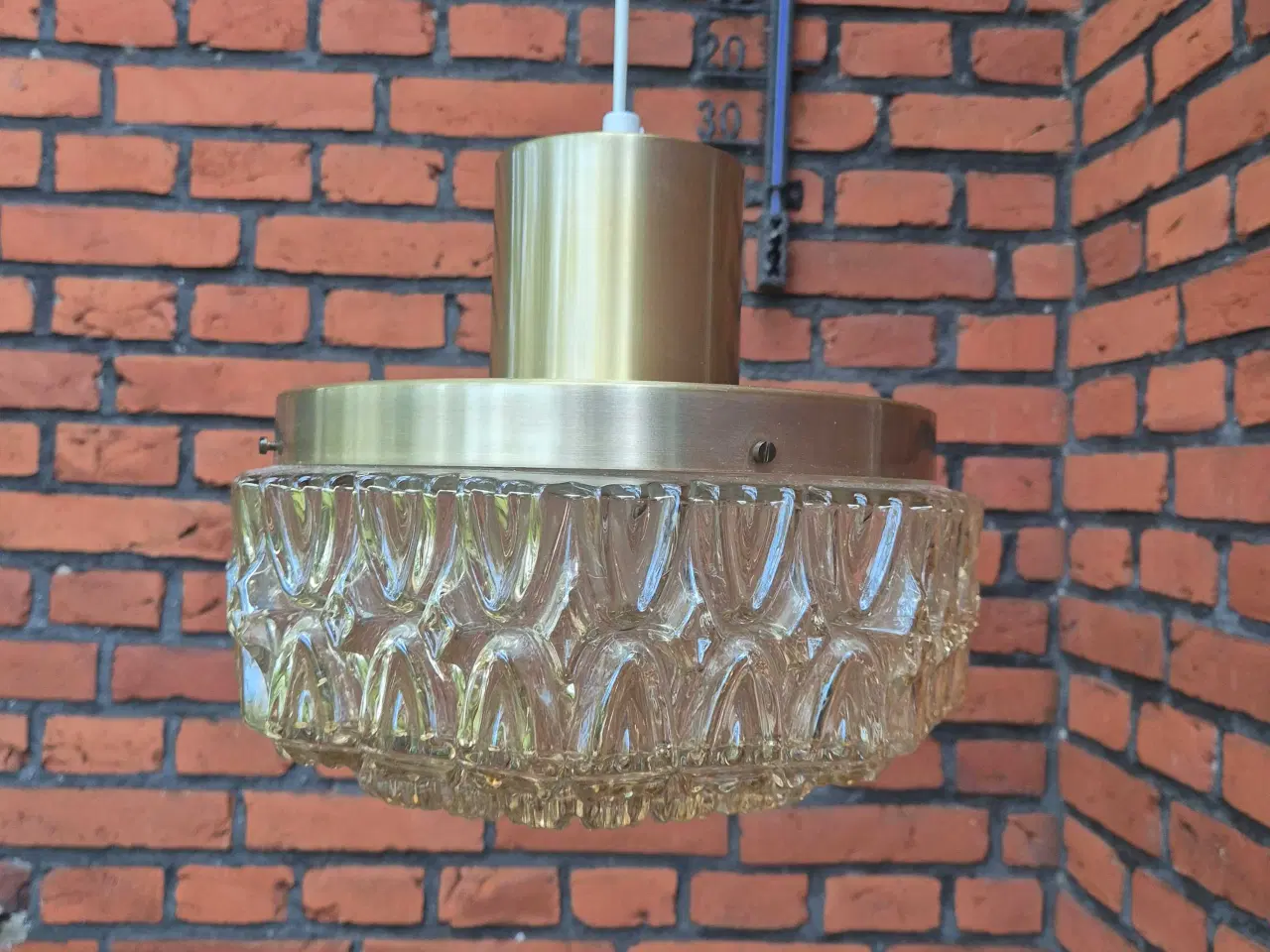 Billede 8 - Stor lampe i messing og gyldent glas 