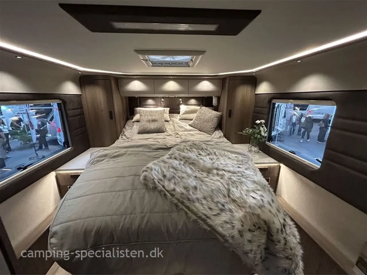 Billede 8 - 2026 - Kabe Imperial   NYHED 2026 Kabe Imperial R I830 kan snart ses hos Camping-Specialisten.dk