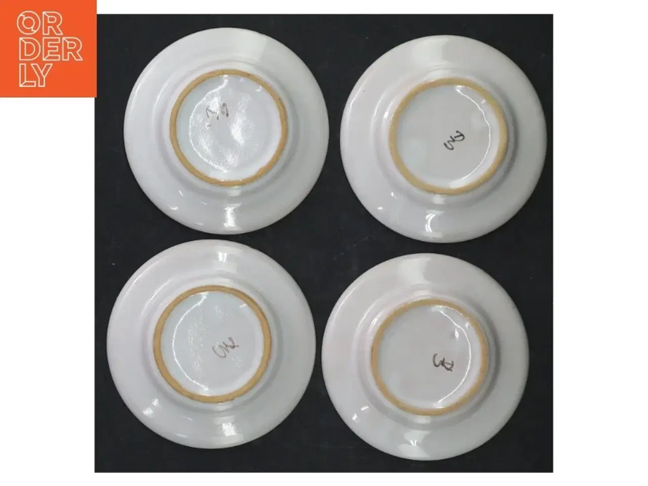 Billede 3 - Dekorative keramiktallerkener med ananasmotiv (str. Ø. 8 cm)