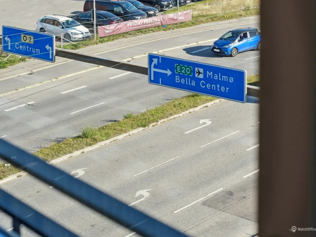 Billede 16 - Flot udsigt - se Sydhavn Station tæt på. Tagterrasse. Parkering. Gavlreklame...