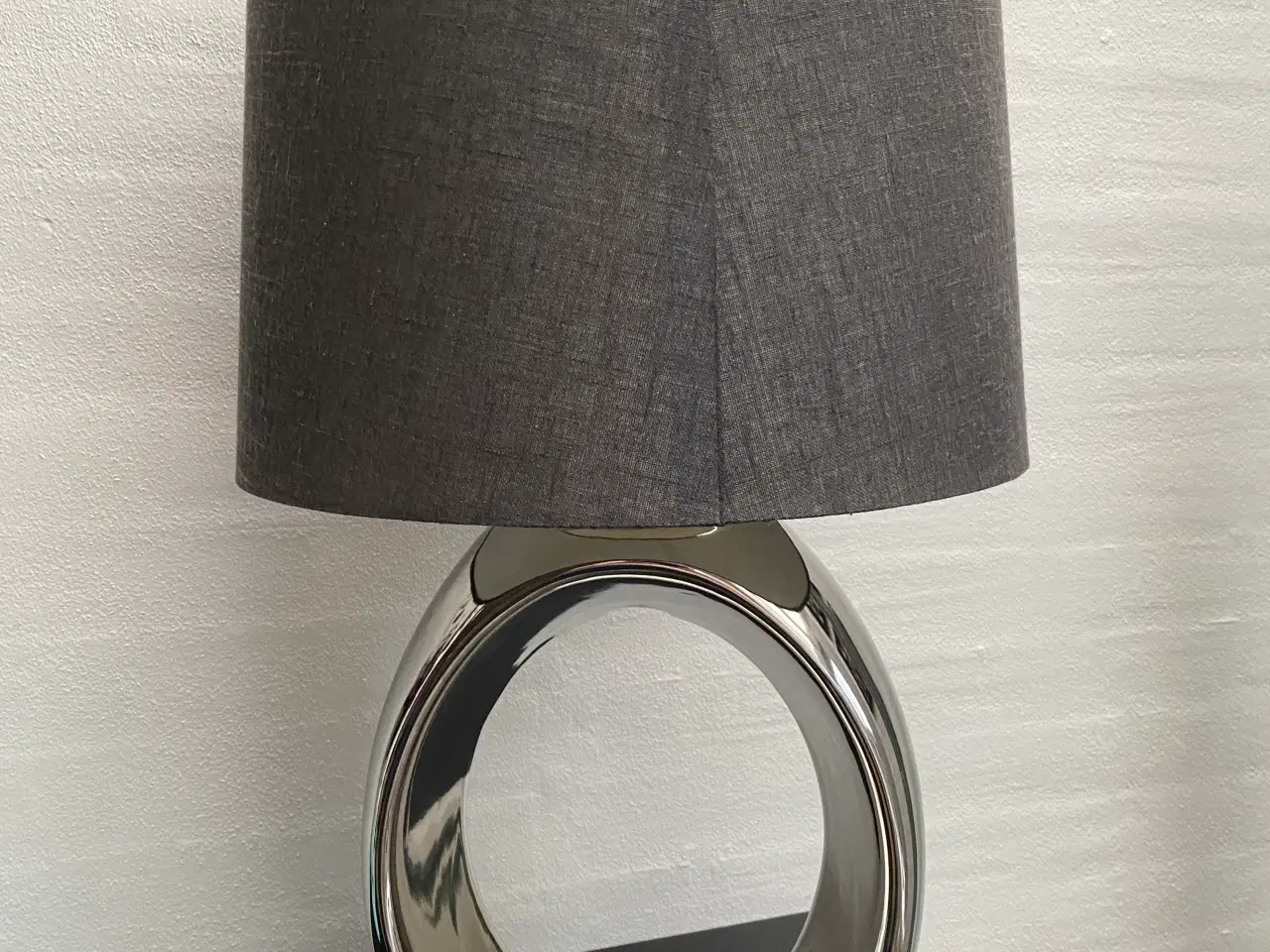 Billede 1 - 1 stk. stor bordlampe sælges!