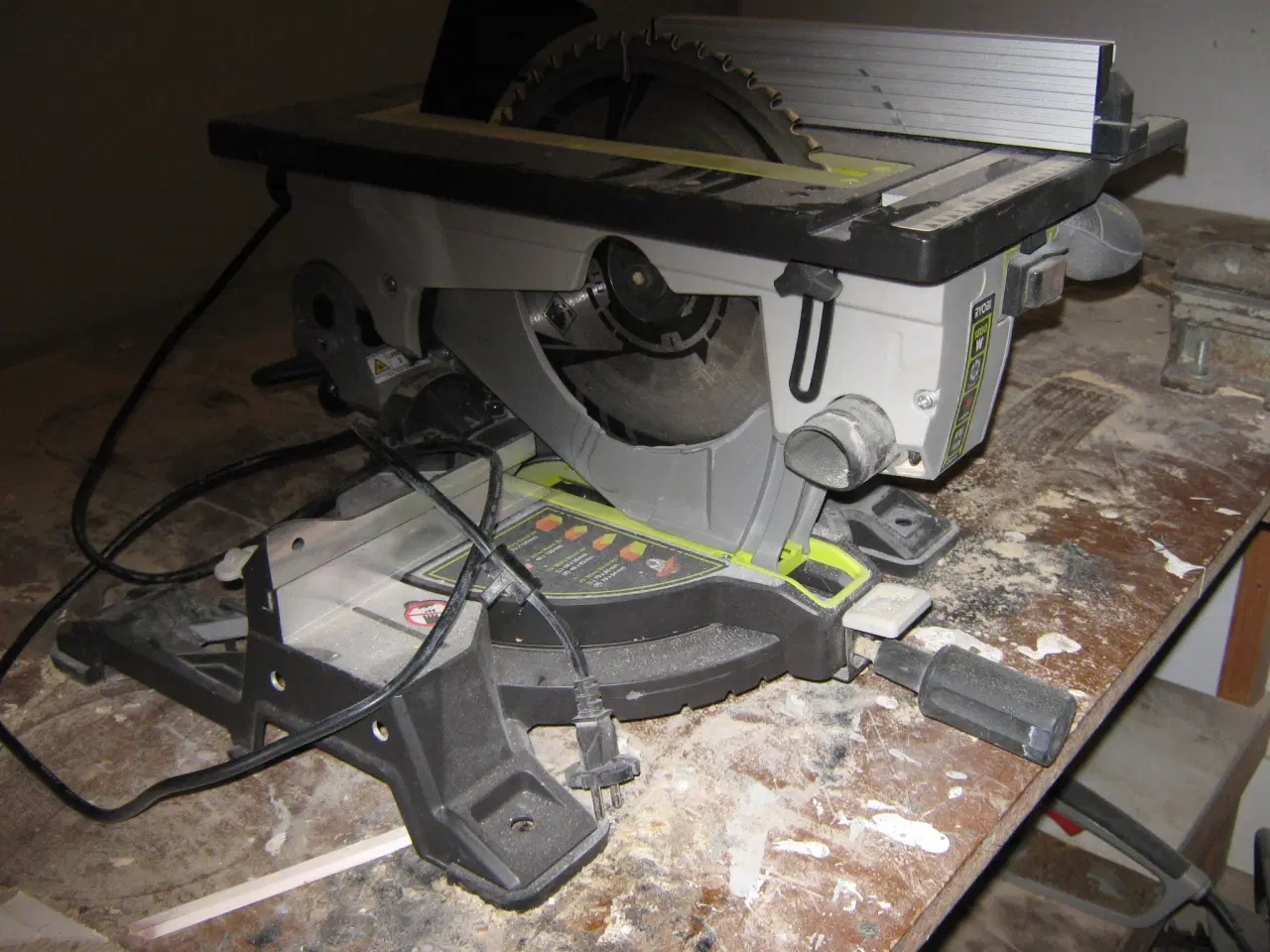 Billede 1 - meget lidt brugt ryobi kap/geringssav fejlkøb