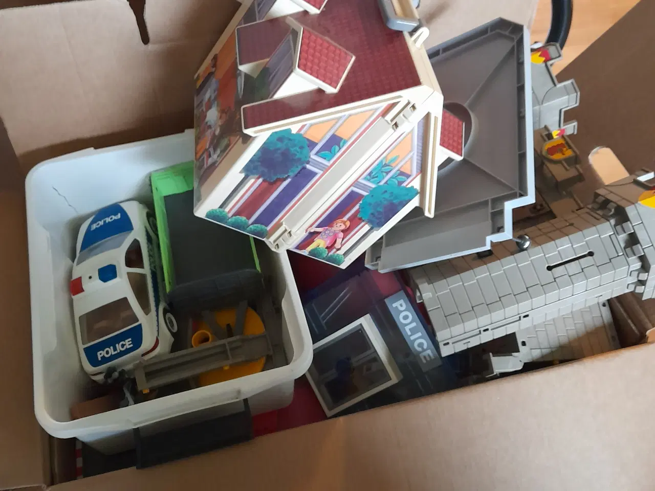 Billede 3 - flytte kasse med playmobil
