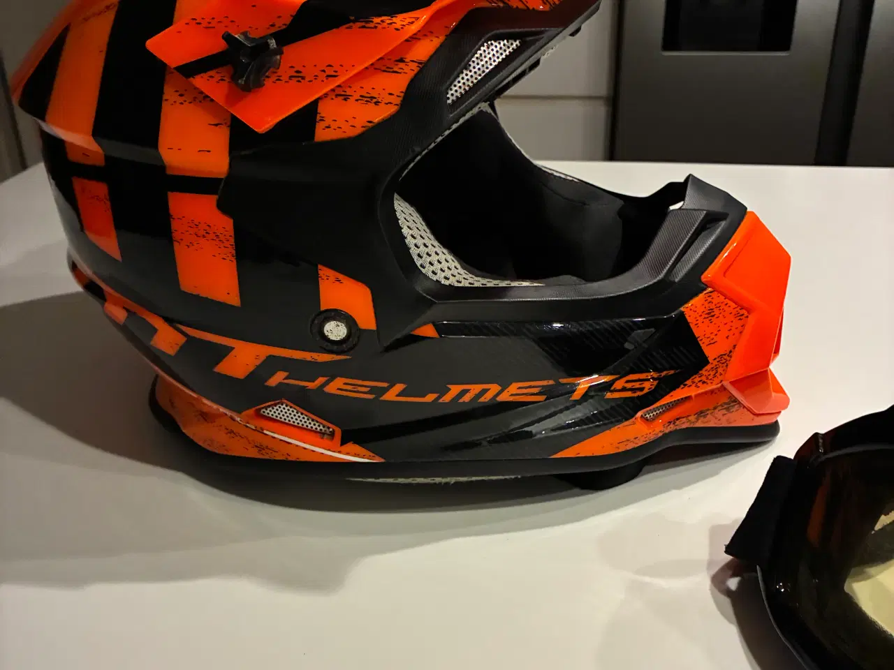 Billede 1 - Børne Cross Hjelm