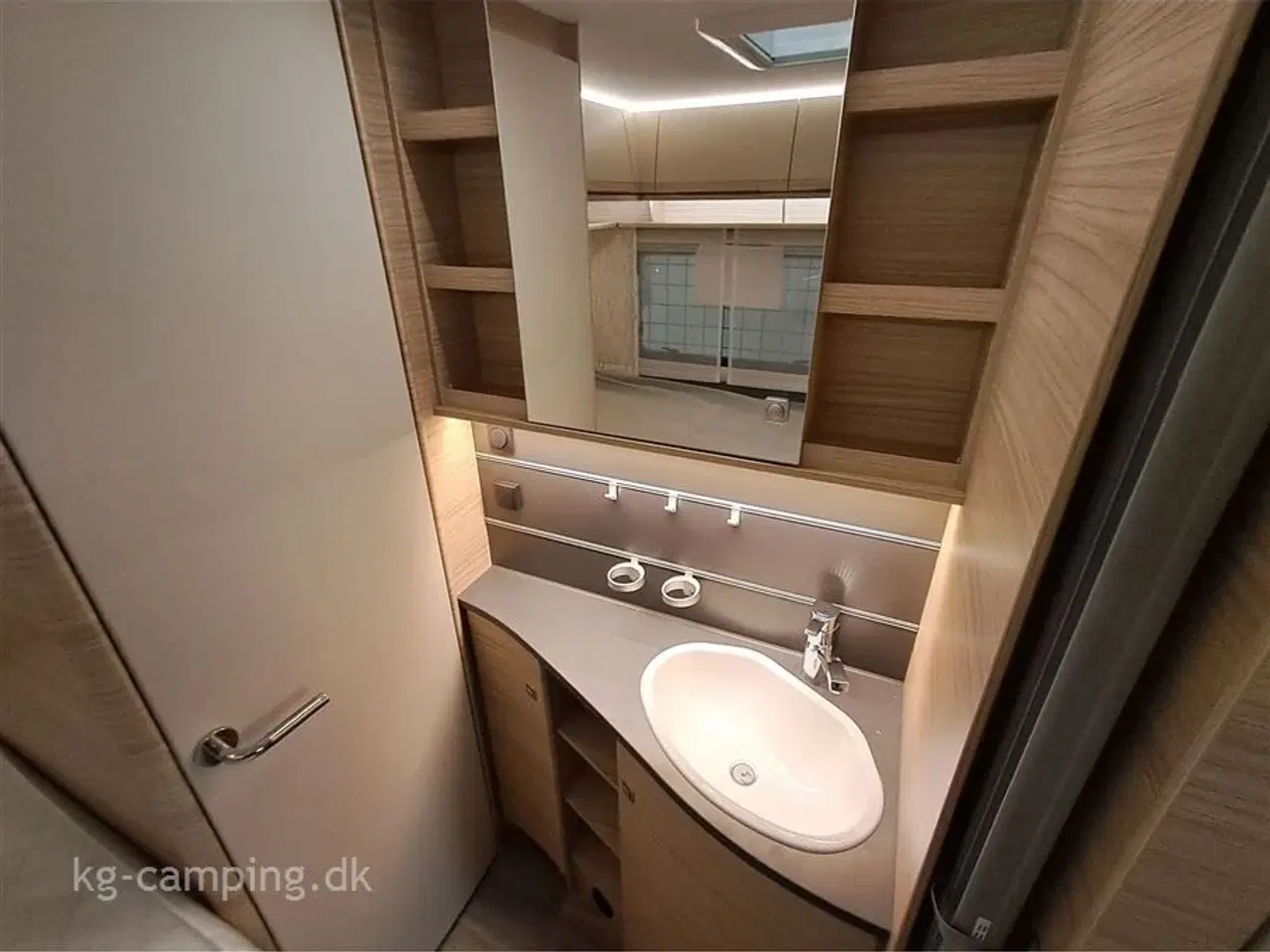 Billede 13 - 2026 - Fendt Bianco Selection 465 SFB Fransk dobbeltseng og Rundsiddegruppe - Kan nedvejes til 1500 kg.