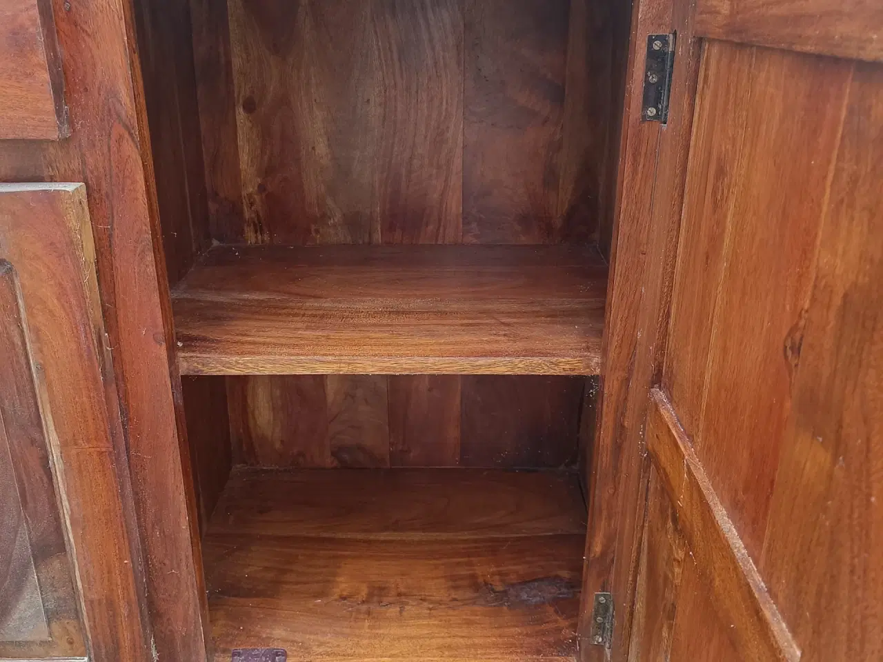 Billede 3 - Dækketøjs skab/købmandsdisk. Først til mølle.