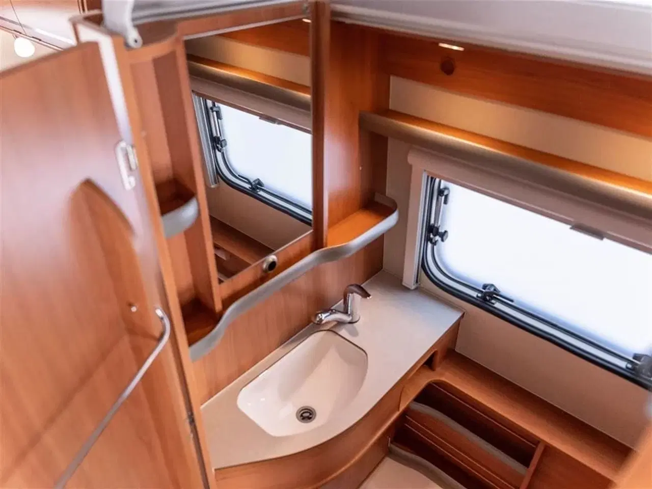 Billede 10 - 2019 - Hymer Eriba Touring Troll 535 GT   Yderst velholdt vogn med hævetag og meget udstyr