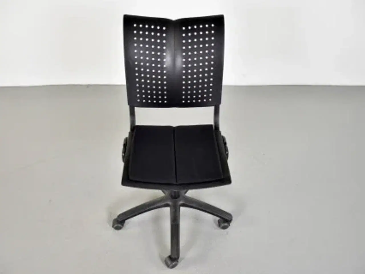 Billede 5 - Häg conventio wing 9822 kontorstol med sort polster på sædet
