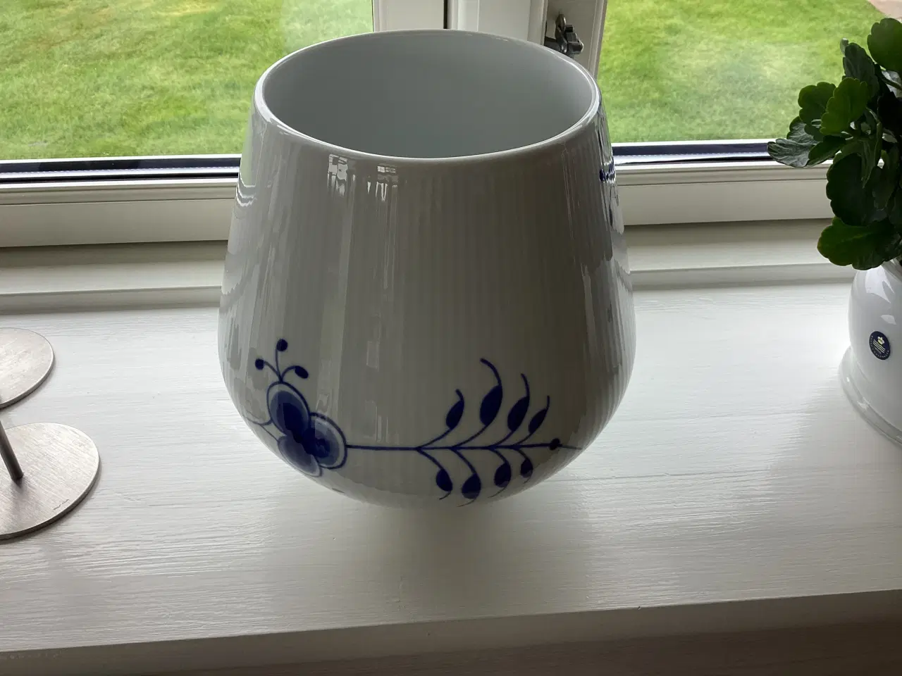 Billede 3 - Royal Copenhagen blå Mega riflet vase.