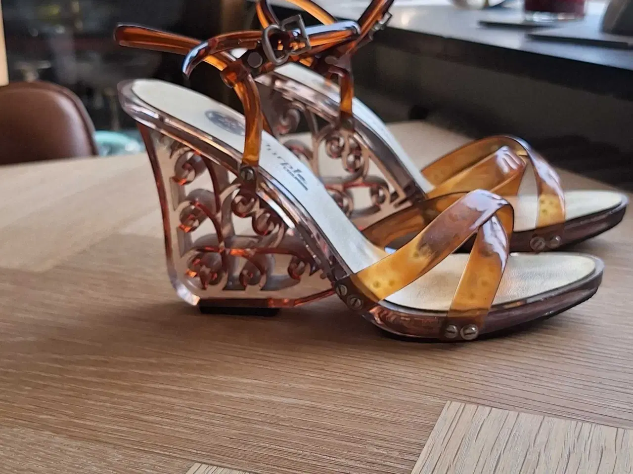 Billede 1 - Ravfarvede sandaler 