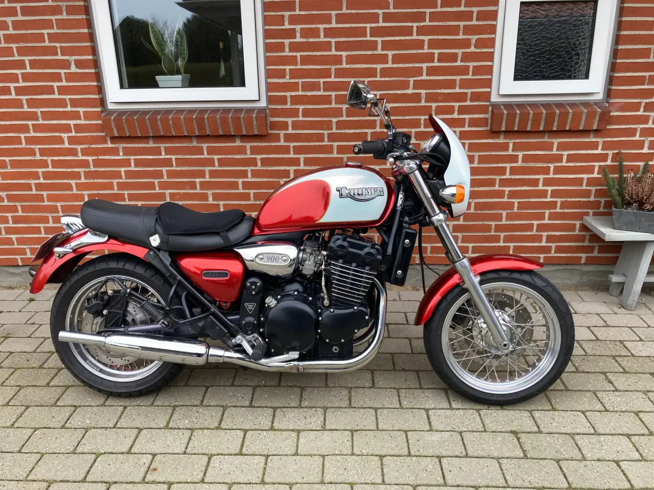 Billede 1 - Triumph Legend tt